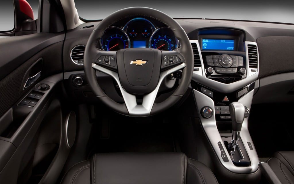 2013-Chevrolet-Cruze-RS-interior
