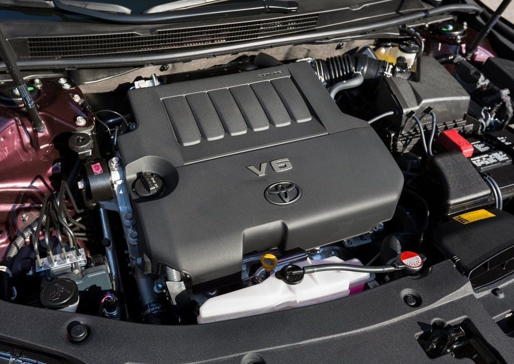 2016-Toyota-Avalon-engine-1